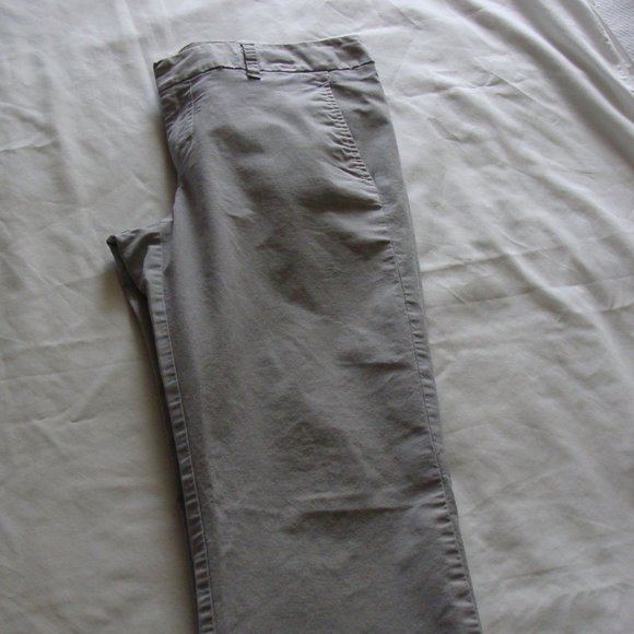 GAP Light Gray CROP Capri Pant Sz 6 (20 Inch Inseam) - Picture 2 of 6